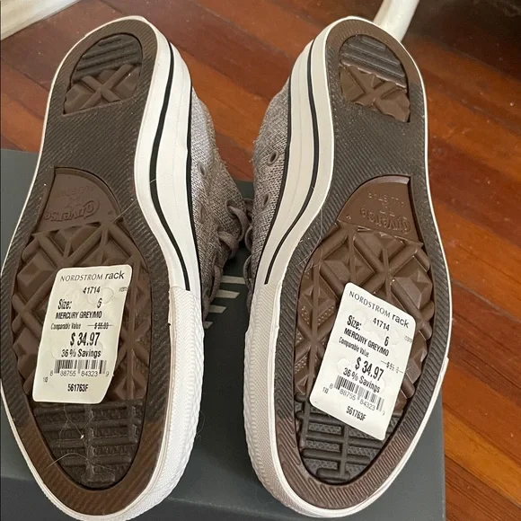 NWT Converse Low Top Sneakers in gray size 6 - Picture 5 of 5